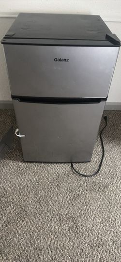Mini Fridge w/freezer