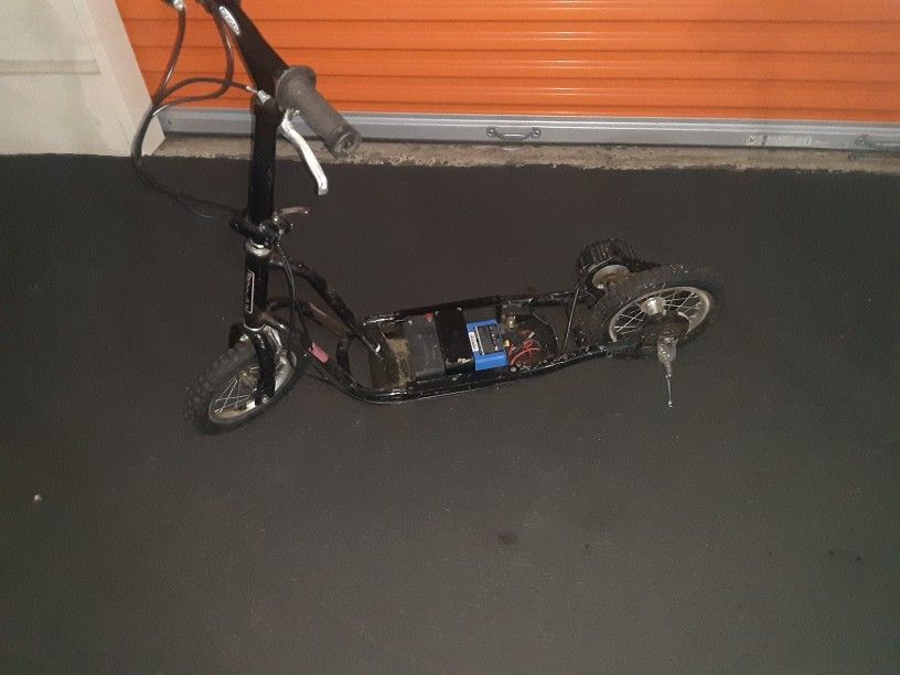 FOLDABLE Electric Scooter Needs Work $30