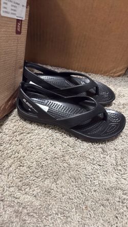 Size 6 Elega Sport women’s sandals