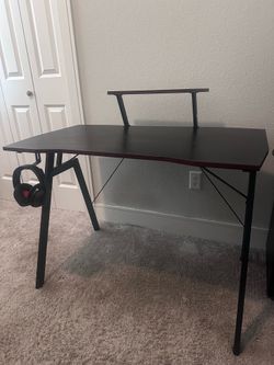 Gaming desk