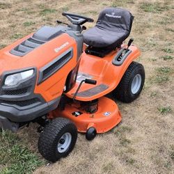 Husqvarna Yth18542 18.5hp Riding Mower With 42 Inch Deck