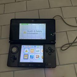 Nintendo 3DS Plus Games, Nintendogs Carrying Case And Charging Cable Included