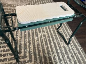 Collapsible Gardening Bench