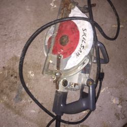 Worm drive Skilsaw 7 1/4in—400rpm—13A