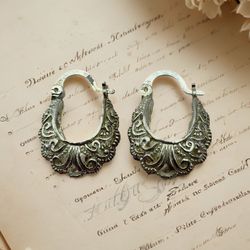 Huggie Filigree Earrings Silver Tone Retro Mid Century Modern Boho Pierced 0.75"