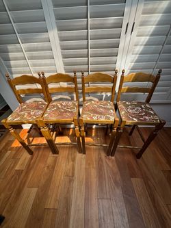 Set of 4 Solid Wood Ladder-Back Bar Height Chairs