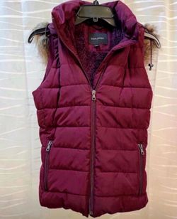 Price Just Dropped: Banana Republic Faux Fur Hooded Vest Removable Sherpa (Size: XS, Burgundy) (Pick up🛒 In Bellevue)*Check out my Other Posts 🎁