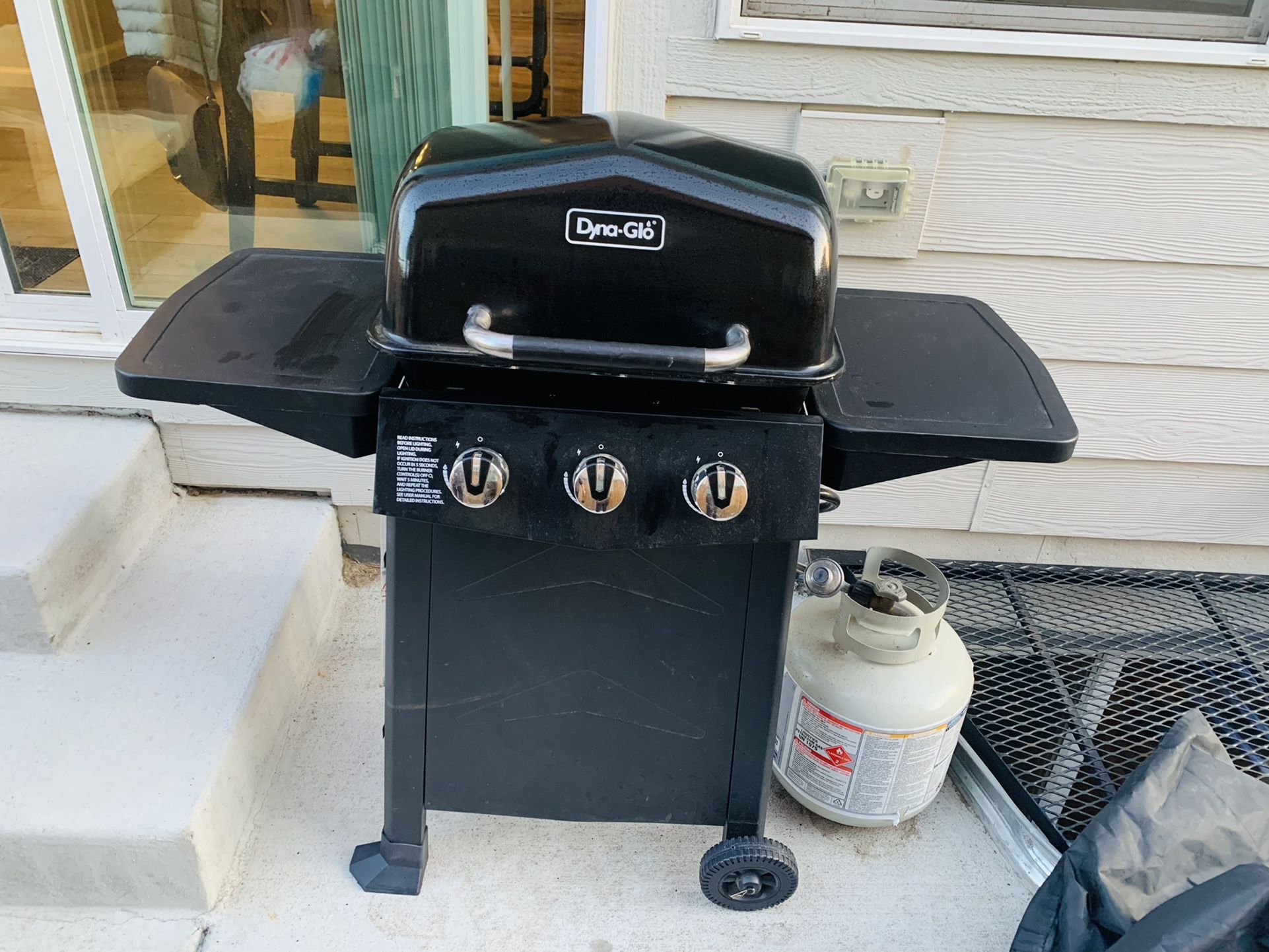 Dyna-Glo 3-burner Open Cart Propane Gas Grill Including Propane Tank  (half-full) And Cover for Sale in Denver, CO - OfferUp
