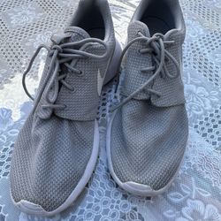Nike Roshe Run Wolf Grey Nike Men's Gray Athletic Shoes 8.5