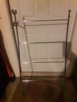 Comforter Stand