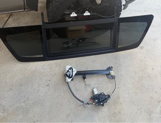 Nissan Titan back window