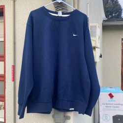 Nike Standard Issue Crew Neck