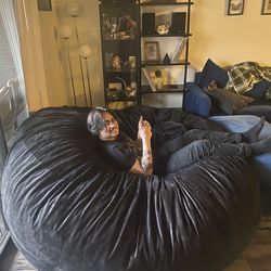 Giant Bean Bag Chair Black (price negotiable)
