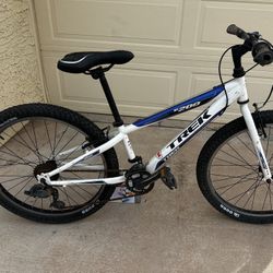 Trek Mt200 Mountain Bike 24” Wheels 