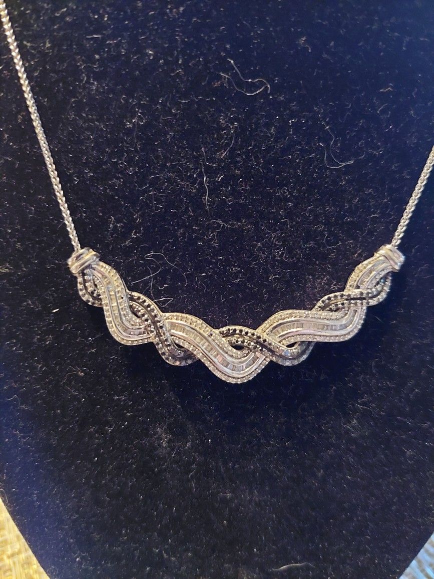 BEAUTIFUL BLACK & WHITE DIAMOND NECKLACE
