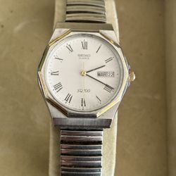 Nice Vintage Seiko SQ100 Mens Day/Date Casual/Dress Watch Needs New Battery elastic bracelet 