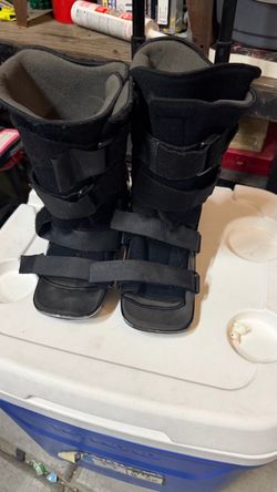 Orthopaedic boot for fractured foot R and L