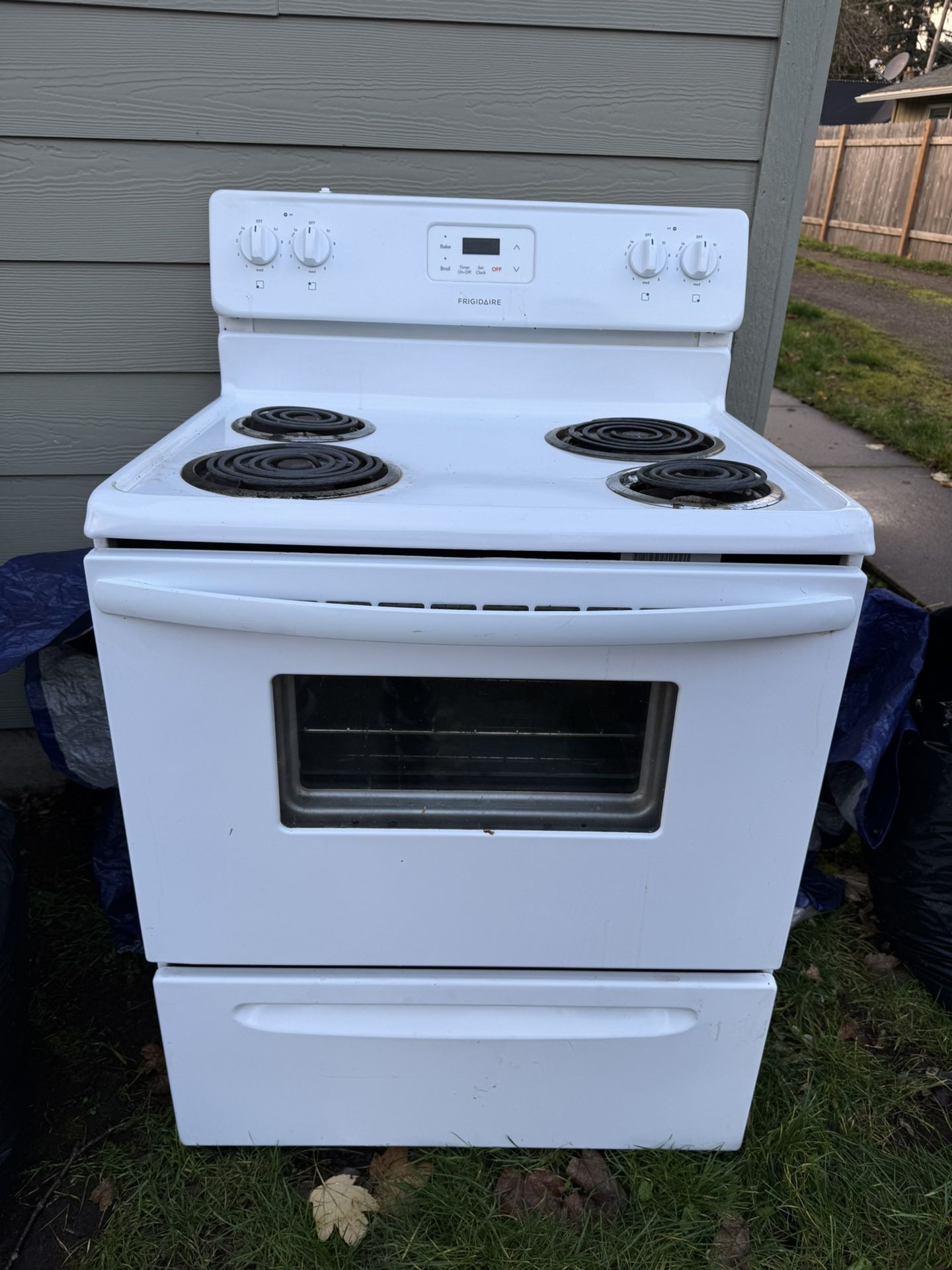 Frigidaire Electric Stove