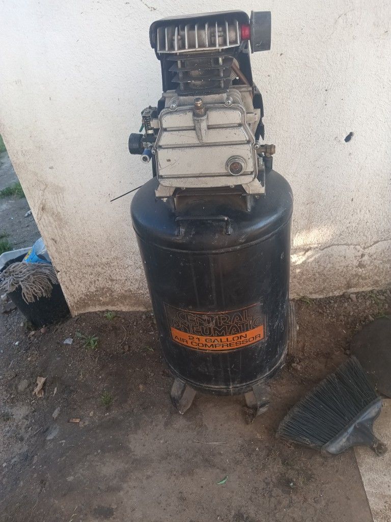 Central Pneumatic 21 Gallon Air Compressor