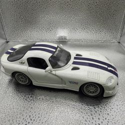 Maisto 1/24 Scale White 2007 Dodge Viper GT2 Diecast Model Car