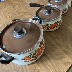  Vintage 1970’s Pot Set 