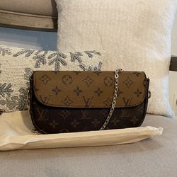 Louis Vuitton Shoulder Bag !! 