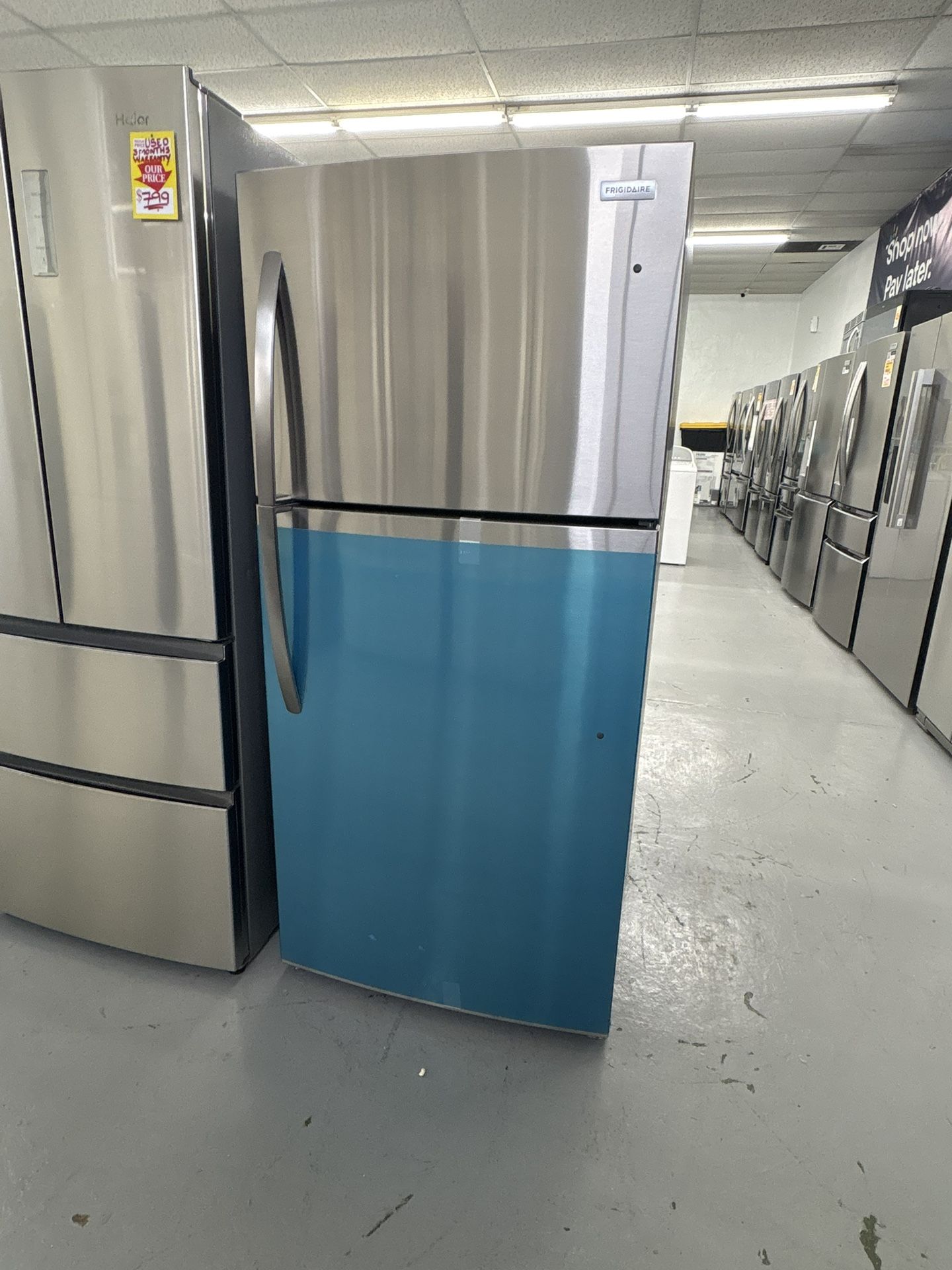 Frígidaire 30in 20 Cu Ft Refrigerator/ 1 Years Warranty