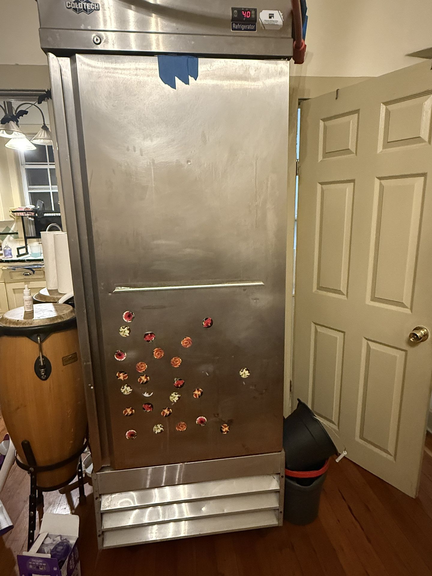 FREE SINGLE DOOR COMMERCIAL REFRIGERATOR