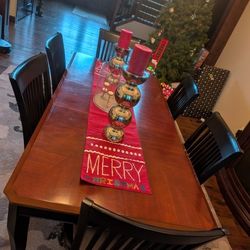 Dining Table And 6 Chairs 