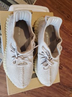 YEEZY BOOST 350 V2 size 9