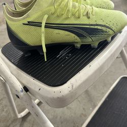 Soccer Cleats Size 7.5