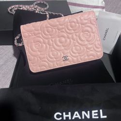 Chanel Camellia Wallet On Chain - Pink