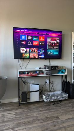 ONN 55” SMART TV WITH WALL MOUNT