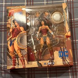 Amazing Yamaguchi Revoltech Wonder Woman No. 017