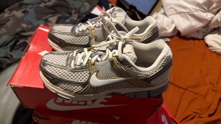 Nike size 7 1/2 woman