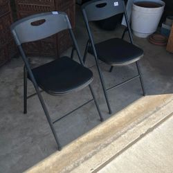 2 Metal Folding Chairs 