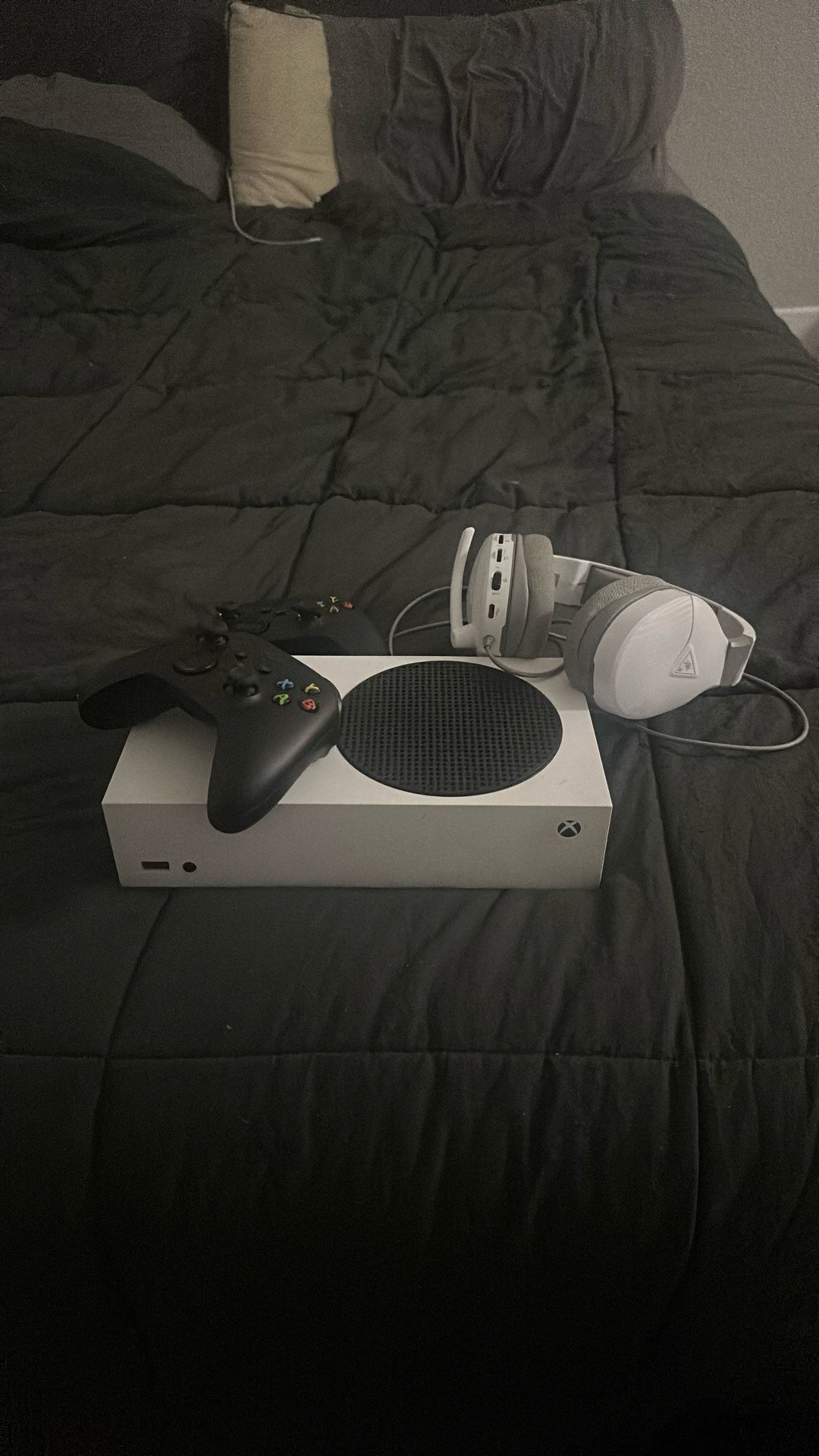 Xbox One ( Series S) With 2 Controllers and Turtle Beach Headset 