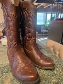 Girls Cowboy 👢 boots size 4