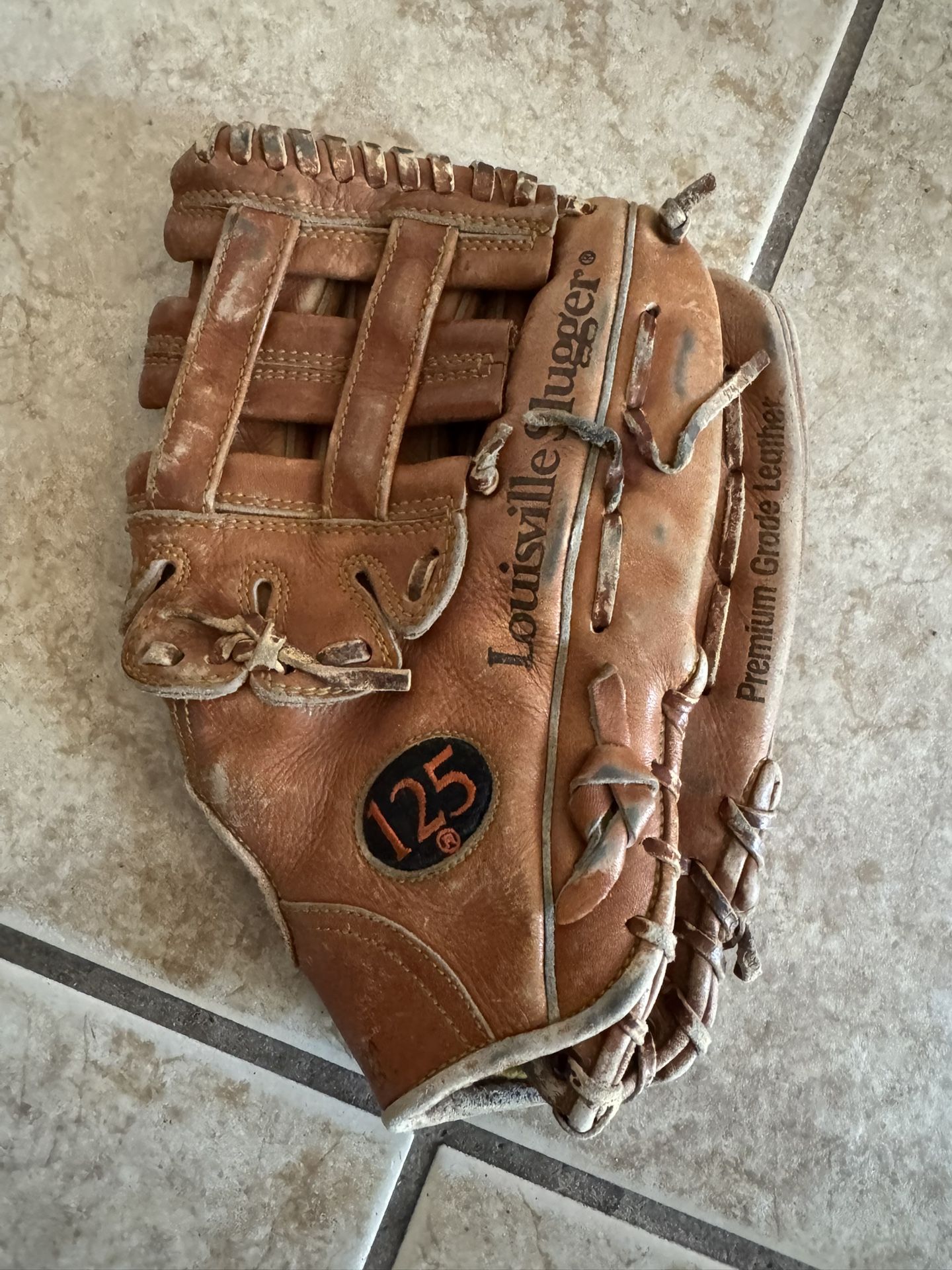 Vintage Louisville Slugger 125 Series Baseball Glove