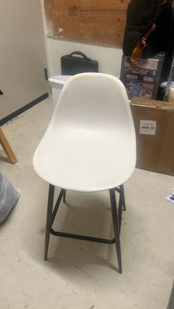 Free bar stools