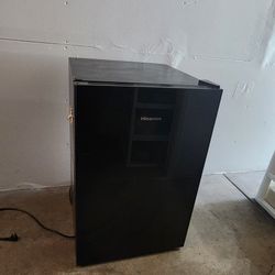 Hisense Mini Fridge For SALE 
