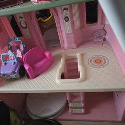 Doll House 90s Barbies