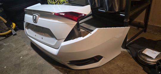 TAILGATE  REAR BAMPER  HONDA CIVIC  20018  4 D