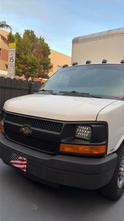 12 ft box truck with liftgate , well maintained