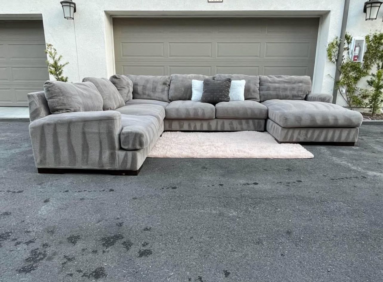 Huge Gray Sectional Couch In Excellent Condition - Free Delivery 🚛