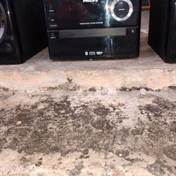 PHILIPS Micro Music System BTM2180 Bluetooth MP3 USB Direct AM/FM Direct Stereo