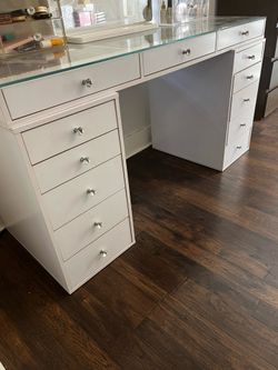 Impressions vanity