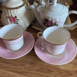 Te Pot and Cups Set Very Cute and Perfect For A Gift 