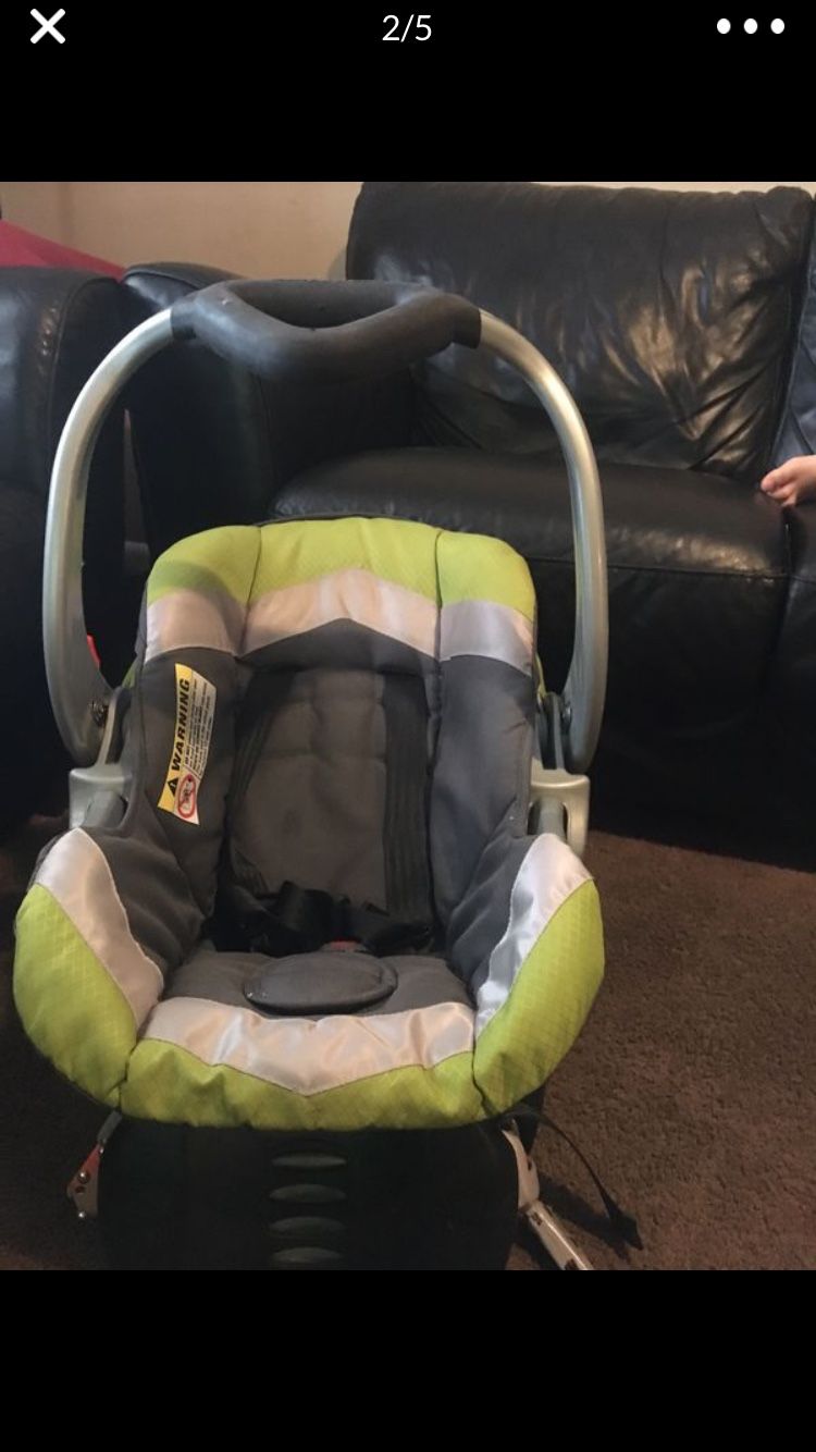 Car seat with the base for infants in excellent condition