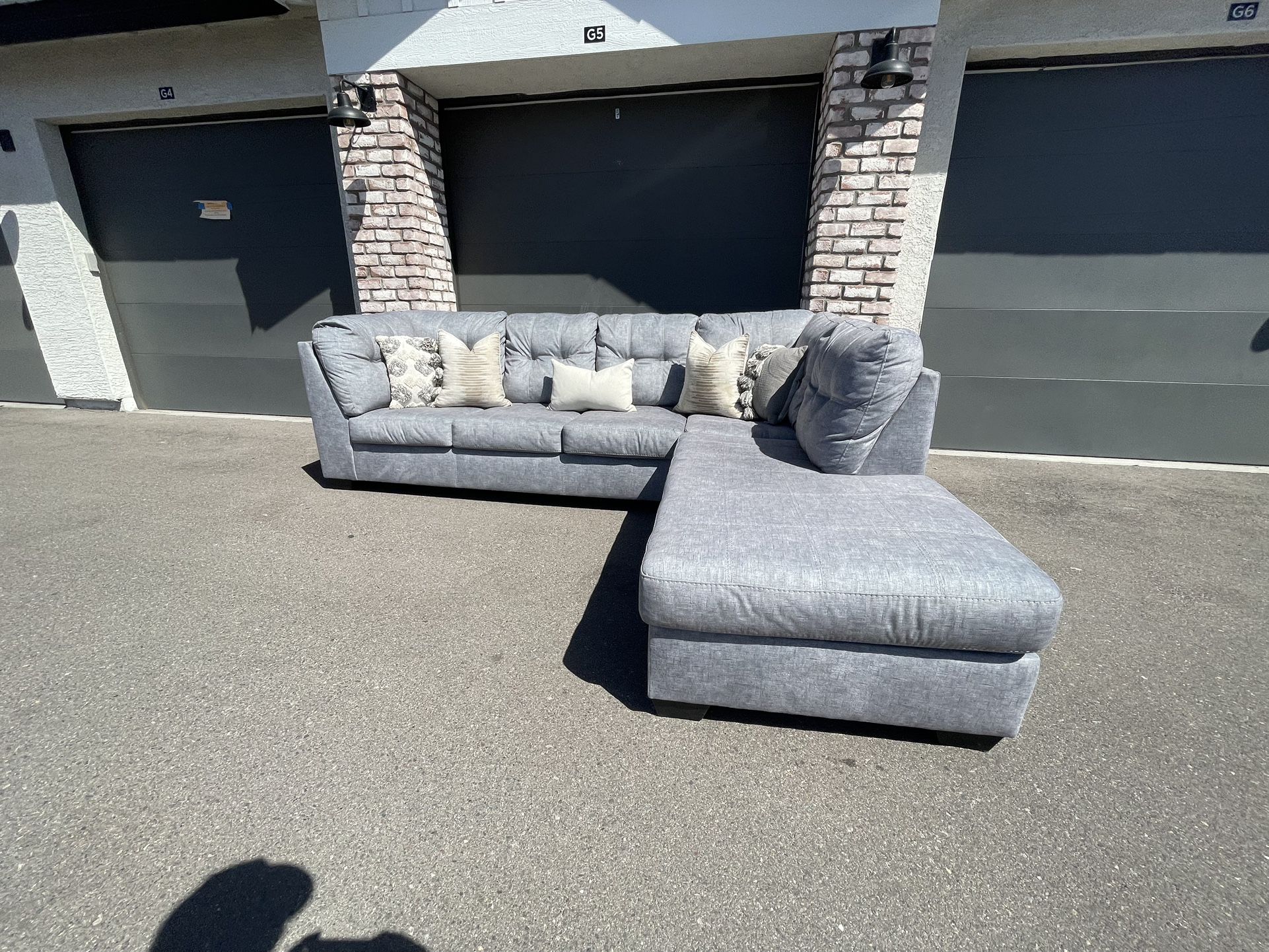 Free Delivery Sectional Sofa Couch Perfect Condition 